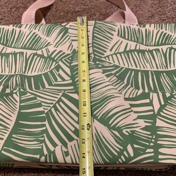 Palm tote with matching pouch. - Picture 10 of 11